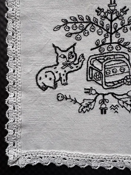 Зображення "Символи добробуту" від Марта Лешак, розмір: 25x25, матеріали: полотно, нитки, медіум: Живопис, ціна: $230 Фото 3 з 5.