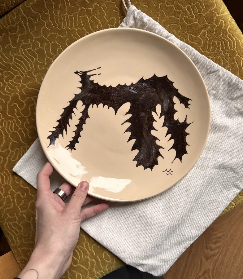 Зображення "тарілка "Рисьополох"" від Марта Лешак, розмір: 26cm, матеріали: Кераміка, медіум: Живопис, місто: Львів, ціна: $200 Фото 1 з 2.